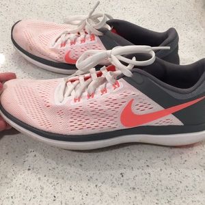 Nike tennis shoes